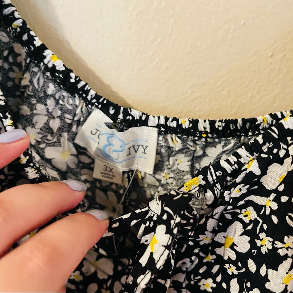 NWT Black Floral Smocked Blouse - Picture 3 of 7